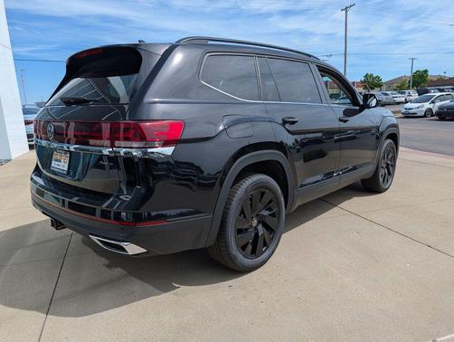 Deep Black Pearl 2026 Volkswagen Atlas 2.0T SE w/Technology 4MOTION