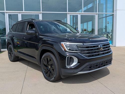 Deep Black Pearl 2026 Volkswagen Atlas 2.0T SE w/Technology 4MOTION