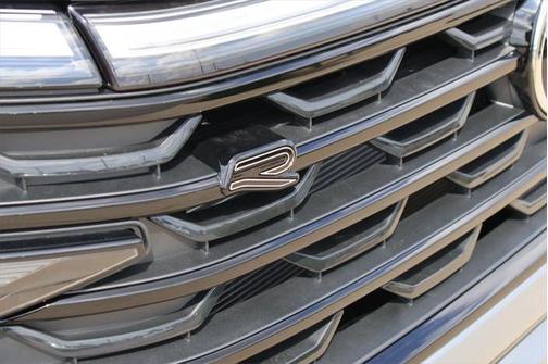 2025 Volkswagen Atlas Cross Sport 2.0T SEL