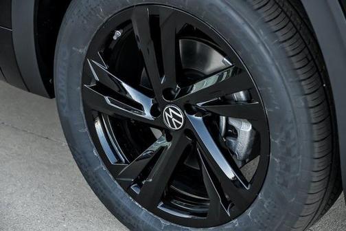 2025 Volkswagen Atlas Cross Sport 2.0T SEL