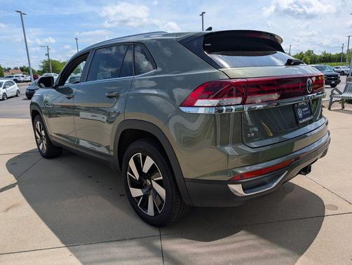 avocado green pearl 2026 Volkswagen Atlas Cross Sport 2.0T SE w/Technology 4MOTION