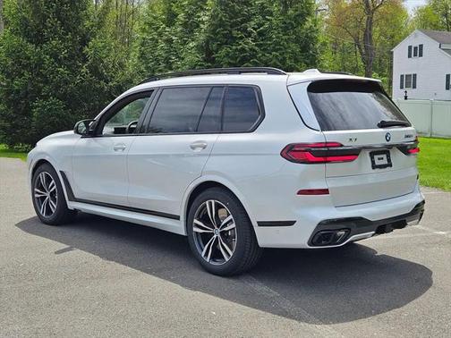 2026 BMW X7 M60i