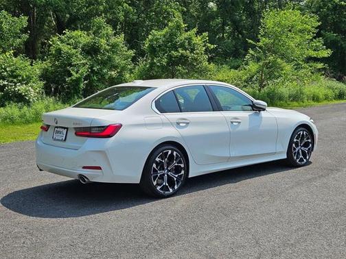 2025 BMW 330 i xDrive