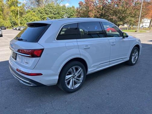 2021 Audi Q7 55 Premium Plus