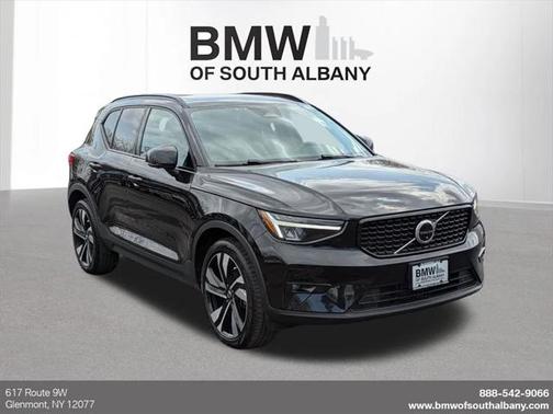 2023 Volvo XC40 B5 Plus Dark Theme
