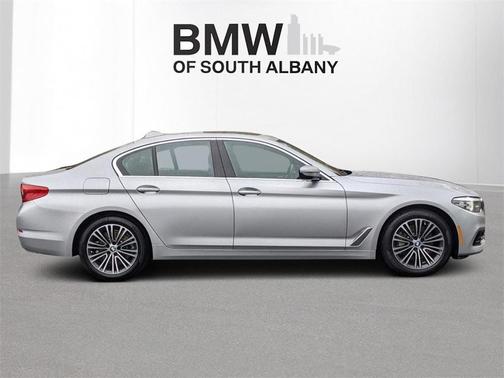 Photo 3 of 24 of 2019 BMW 530 i xDrive
