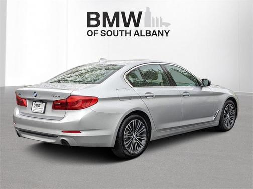 Photo 4 of 24 of 2019 BMW 530 i xDrive