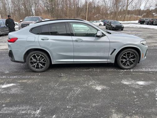 2023 BMW X4 xDrive30i