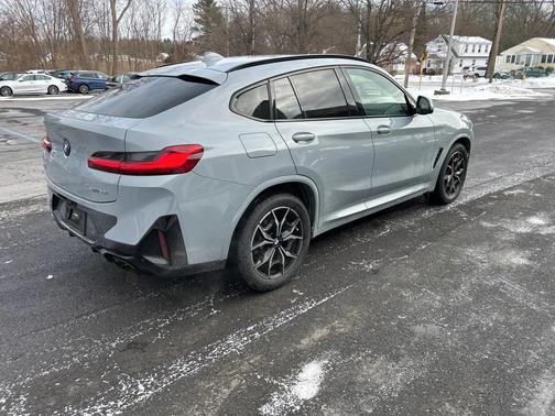 2023 BMW X4 xDrive30i