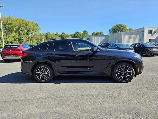 2025 BMW X4 xDrive30i