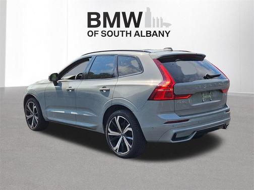 2024 Volvo XC60 B5 Ultimate Dark Theme