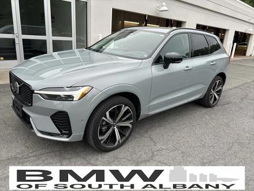 2024 Volvo XC60 B5 Ultimate Dark Theme