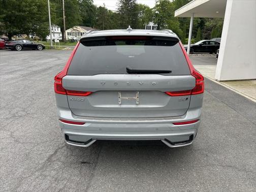 2024 Volvo XC60 B5 Ultimate Dark Theme