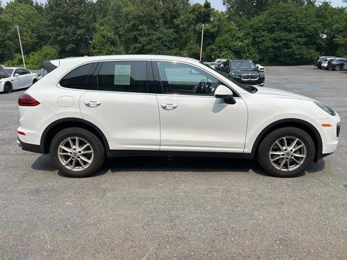 2016 Porsche Cayenne Base