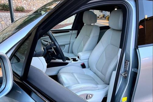 2023 Porsche Macan T