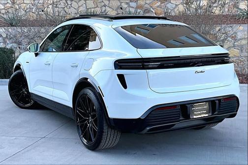 2025 Porsche Macan Turbo