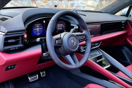 2025 Porsche Macan Turbo