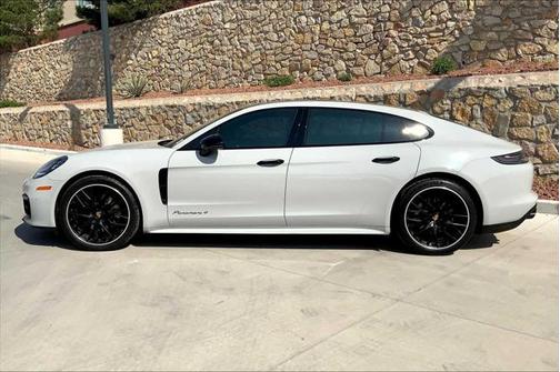 2022 Porsche Panamera 4 Executive