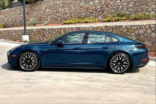 2025 Porsche Panamera 4