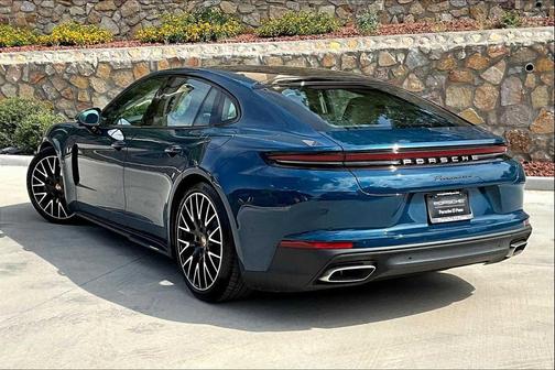 2025 Porsche Panamera 4