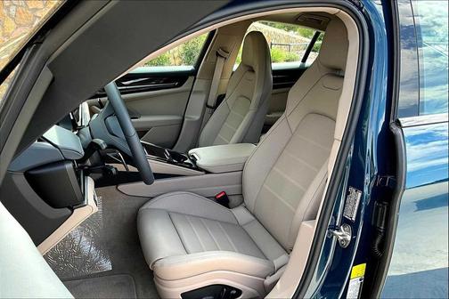 2025 Porsche Panamera 4