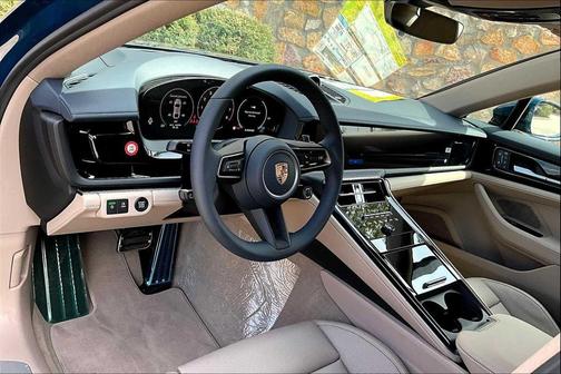 2025 Porsche Panamera 4