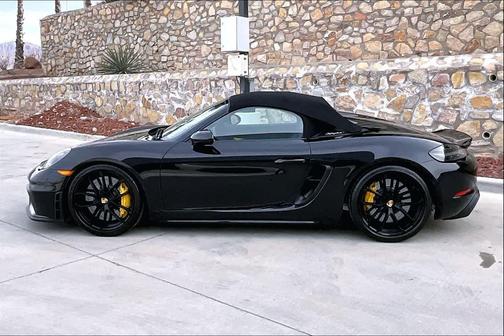 2022 Porsche 718 Spyder Roadster