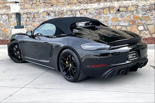 2022 Porsche 718 Spyder Roadster