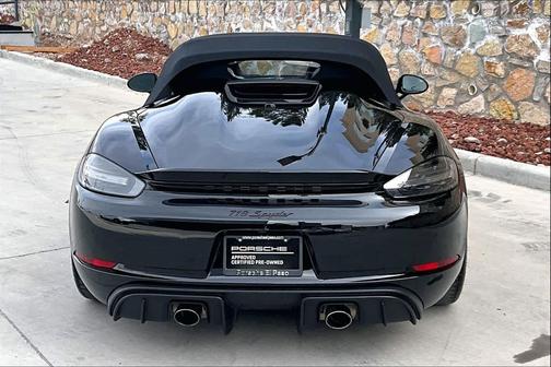 2022 Porsche 718 Spyder Roadster