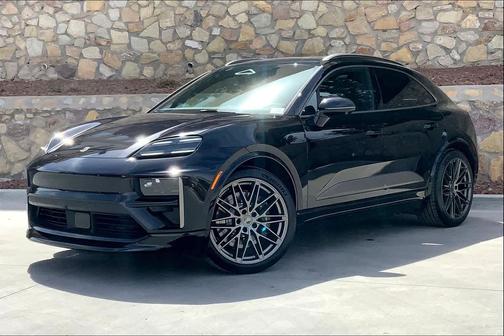 2025 Porsche Macan Turbo