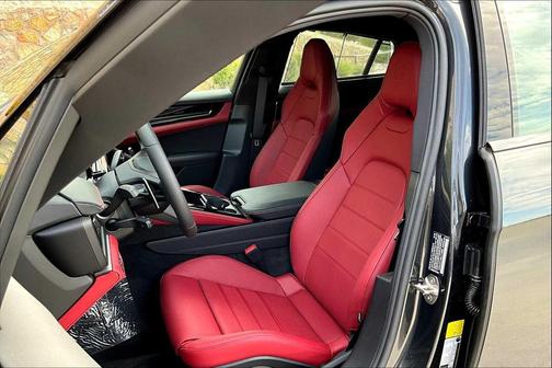 2025 Porsche Panamera 4