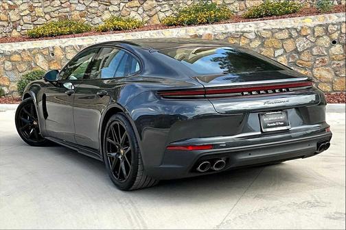 2025 Porsche Panamera 4