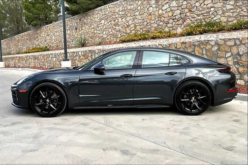 2025 Porsche Panamera 4