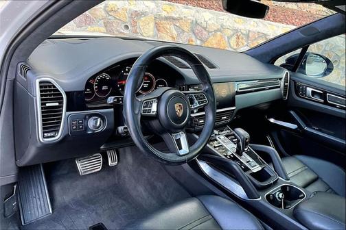 Chalk 2022 Porsche Cayenne Turbo