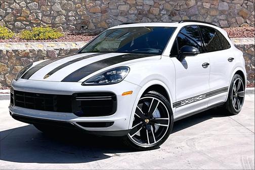 Chalk 2022 Porsche Cayenne Turbo