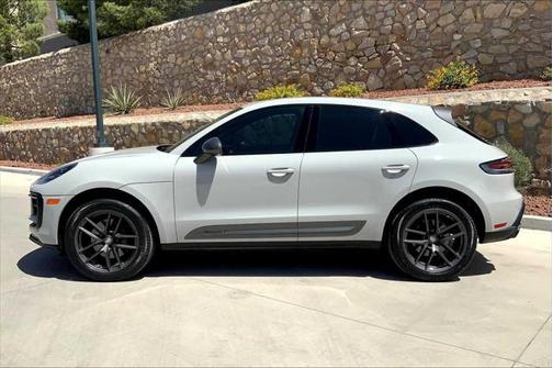 2023 Porsche Macan Base