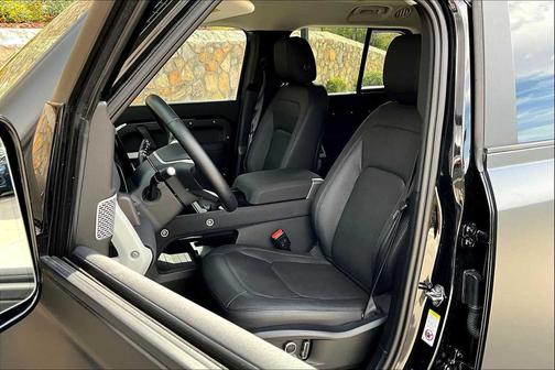 2023 Land Rover Defender 130 SE