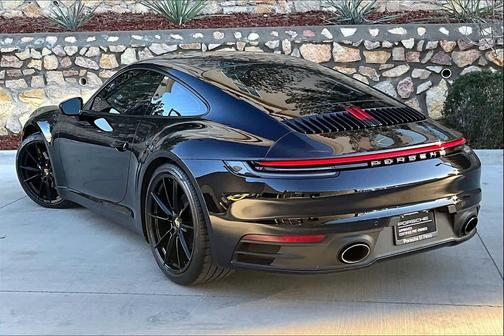 2022 Porsche 911 Carrera