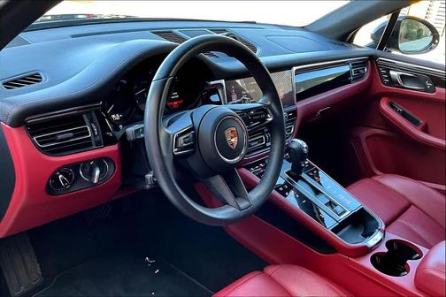 2025 Porsche Macan AWD