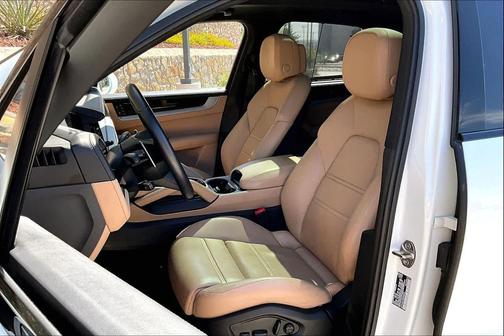 WHITE 2024 Porsche Cayenne Cayenne