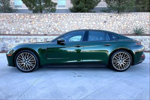 2025 Porsche Panamera 4