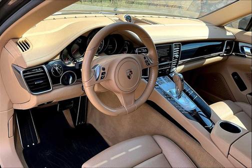 2016 Porsche Panamera 4