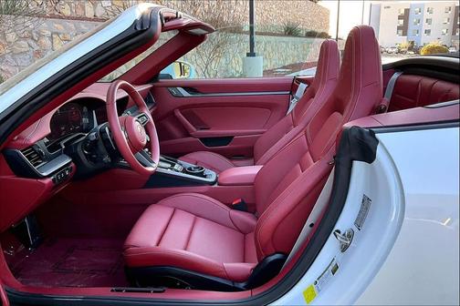 2025 Porsche 911 Carrera