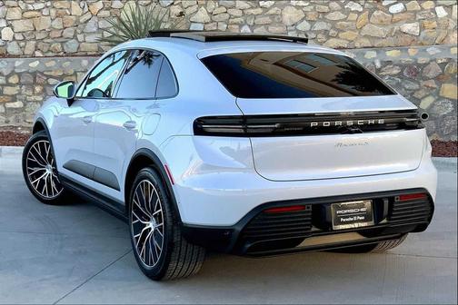 2025 Porsche Macan 4S