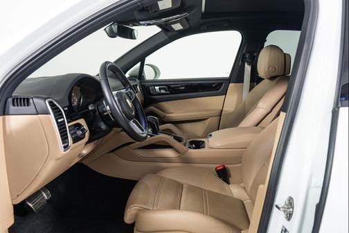 2023 Porsche Cayenne Platinum Edition