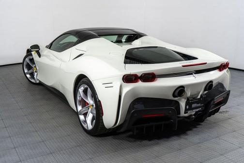 2025 Ferrari SF90 Spider Base