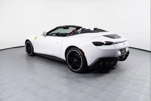 2025 Ferrari Roma Spider Base