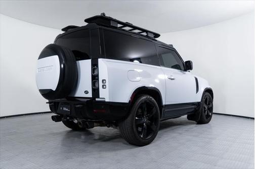 2023 Land Rover Defender V8