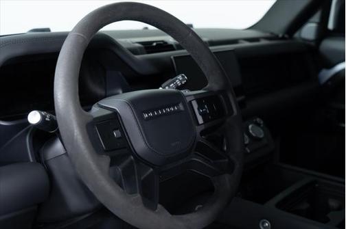 2023 Land Rover Defender V8