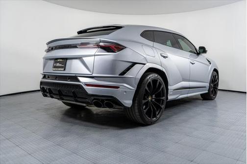 2023 Lamborghini Urus S